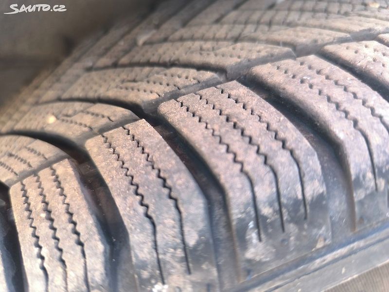 Volkswagen Jetta 1,9TDI BEZ DPF,KRÁSNÁ,220T.KM - fotka 22 z 29