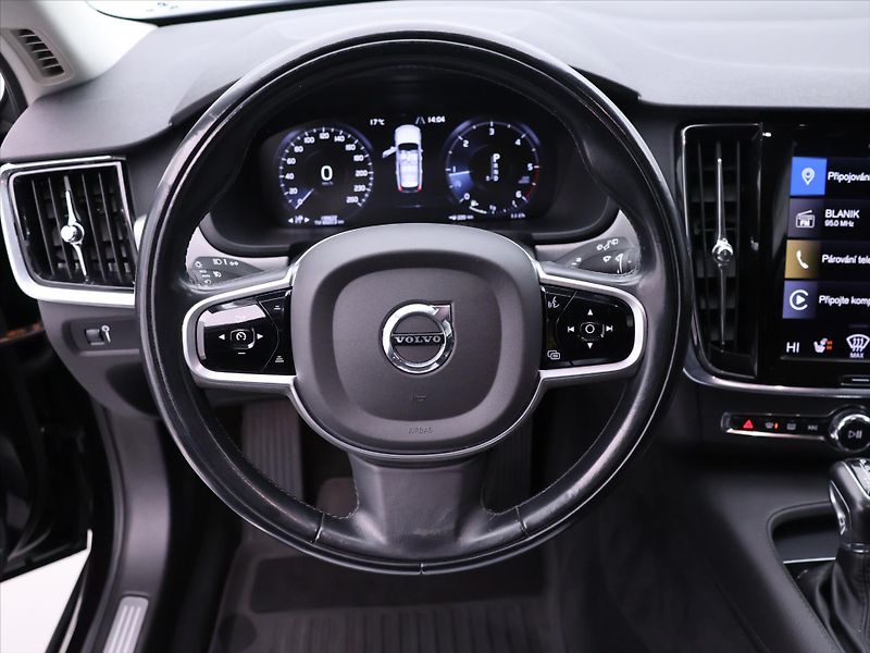 Volvo V90 2,0 D4 140kW Aut. AWD Momentum - fotka 15 z 30