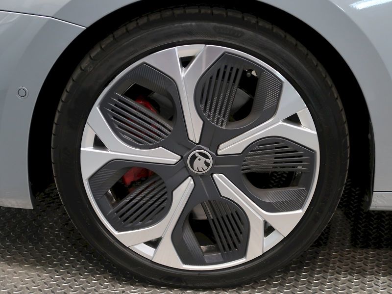 Škoda Octavia (2026) RS 2.0TSI 195KW DSG TAŽNÉ CANT - fotka 12 z 43