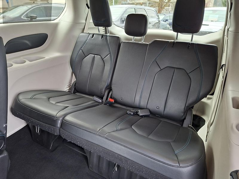 Chrysler Pacifica (2021) 3,6L V6, 7míst, kůže, Adapt - fotka 13 z 50