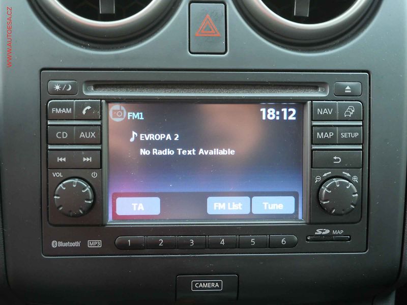 Nissan Qashqai (2012) 2.0i, Tekna, AT, xenon, panor - fotka 18 z 20