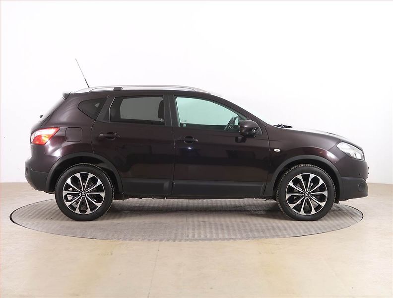 Nissan Qashqai (2012) i-Way 2.0 dCi, 4X4, Automat - fotka 6 z 19