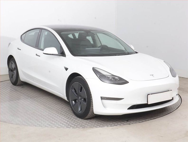 Tesla Model 3 (2021) Long Range 4WD 79kWh, SoH 91% - fotka 1 z 21