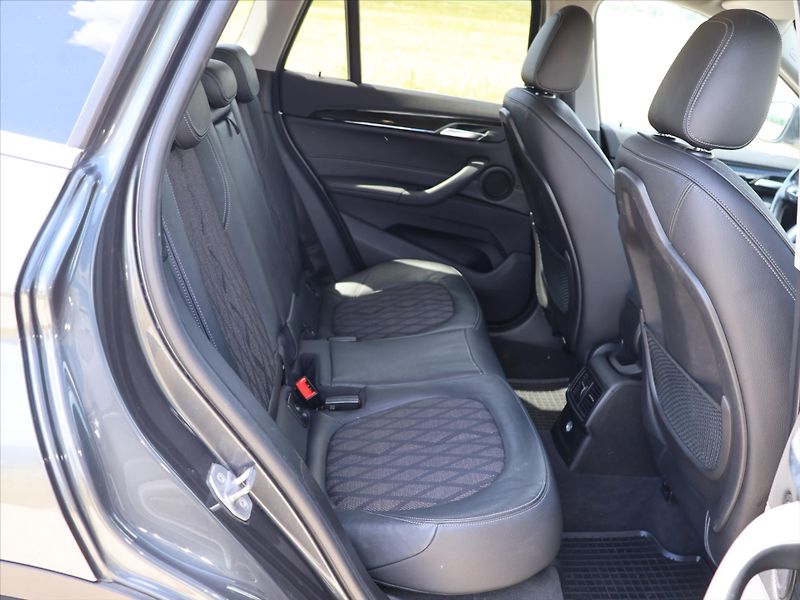 BMW X1 2,0 20d 140kW xDrive xLine CZ - fotka 12 z 27