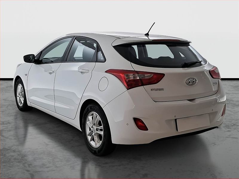 Hyundai i30 (2015) Trikolor 1.4 CVVT, Serv.kniha - fotka 4 z 16