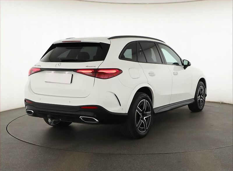 Mercedes-Benz GLC (2026) 300 e 4MATIC, AMG LINE - fotka 5 z 21