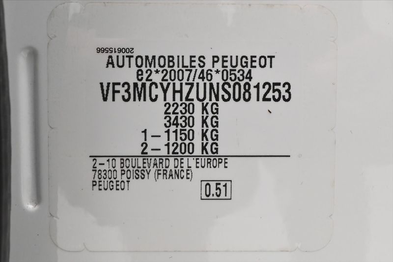 Peugeot 5008 1,5 HDI 96 kW EAT8 7Míst ALLUR - fotka 12 z 32