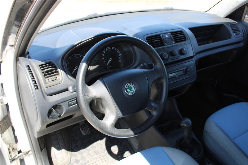 Škoda Fabia 1,2 i  STK 5/2028, ČR - fotka 11 z 19