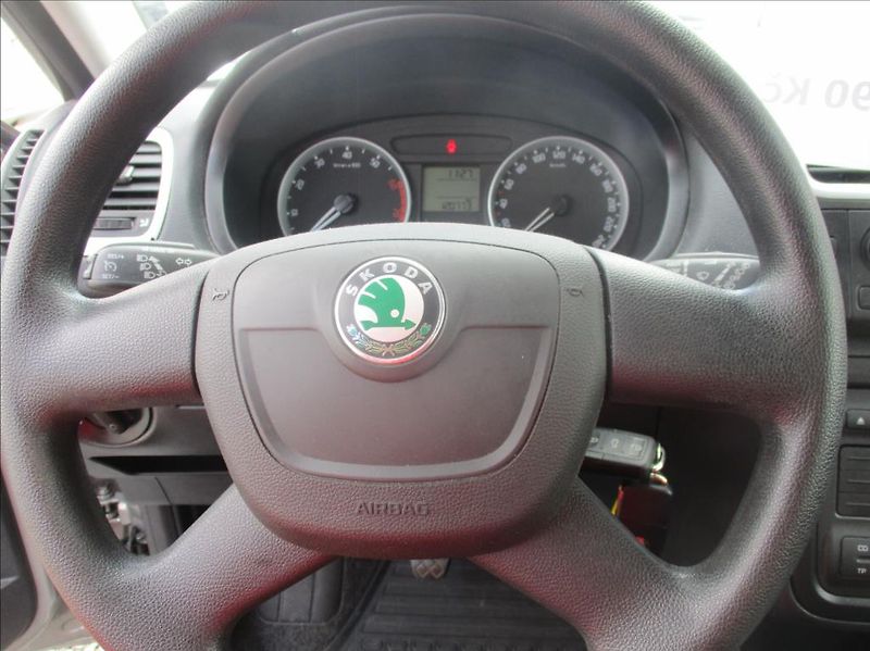 Škoda Fabia 1,4 i 16v,aut.klima,serv.kn. - fotka 20 z 37