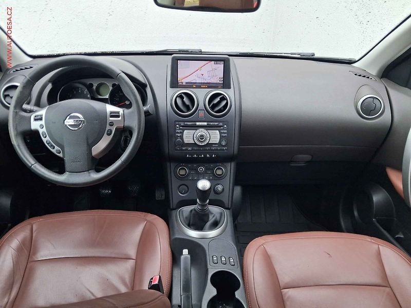 Nissan Qashqai (2007) 2.0i, Tekna, navi - fotka 8 z 18