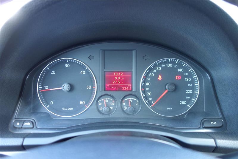 Volkswagen Golf 1,9 TDi 77KW, ČR, SERVIS. KN. - fotka 26 z 38
