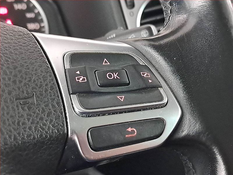 Volkswagen Tiguan (2011) R-Line 2.0 TSI, 4X4, Automat - fotka 20 z 22