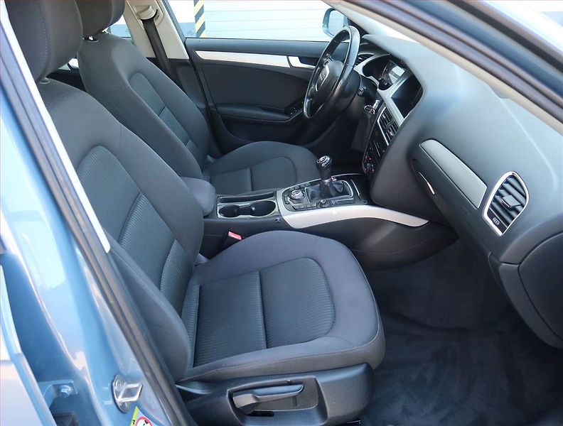 Audi A4 (2011) 2.0 TDI, Navi, Tempomat - fotka 9 z 21