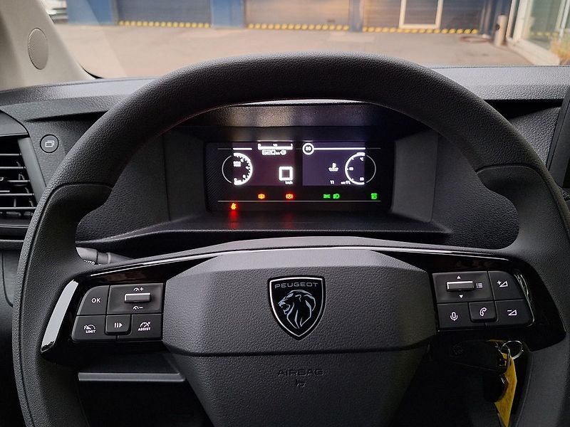 Peugeot Expert (2024) FG L3 2.0 BHDi 145k MAN6 - fotka 12 z 16