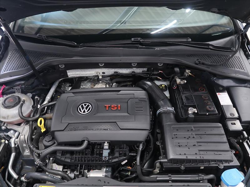 Volkswagen Golf 2,0 TSI 180kW GTI Performance - fotka 9 z 41