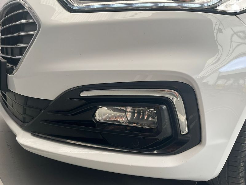 Ford Mondeo 2,0 Titanium LED Dynamic - fotka 45 z 52