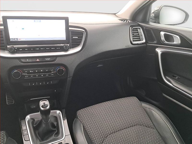 Kia XCeed (2019) 1.4 T-GDI, Serv.kniha, Kůže - fotka 8 z 21
