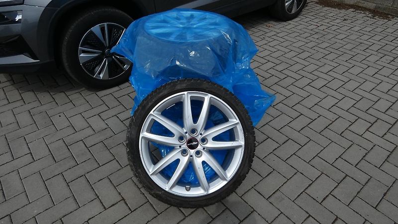 Mini Clubman JCW ALL4 Aut. - fotka 25 z 27