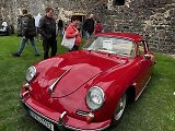 Sraz vozů Porsche ve Švihově na hradě.
