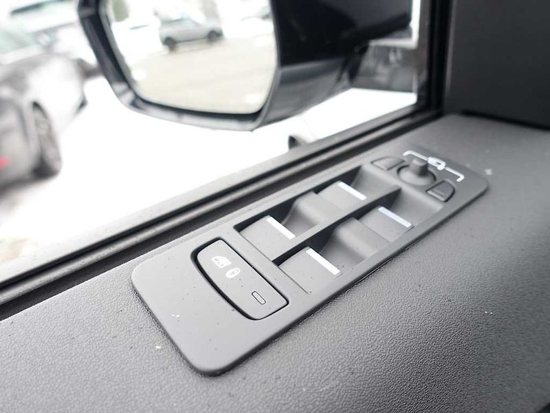 Land Rover Discovery Sport 1,5 R-Dynamic SE P300e - fotka 11 z 42