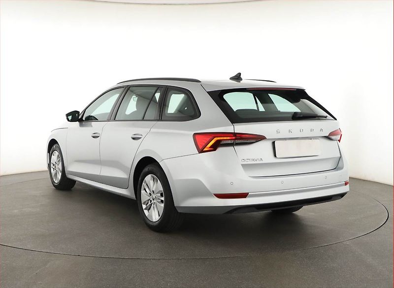 Škoda Octavia (2023) Ambition 2.0 TDI, ČR,1.maj - fotka 4 z 19