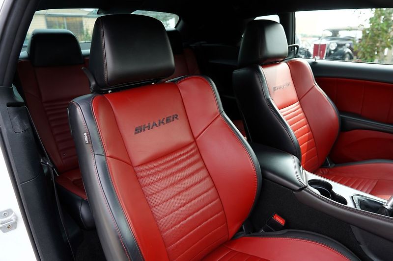 Dodge Challenger 5.7L V8 Hemi/Shaker/kůže/375 P - fotka 27 z 41