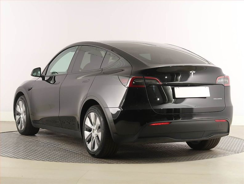 Tesla Model Y (2023) Long Range AWD 79kWh, SoH 95% - fotka 4 z 33