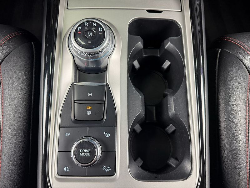 Ford Explorer 3.0L PHEV AWD ST-LINE, PANO, B - fotka 21 z 27