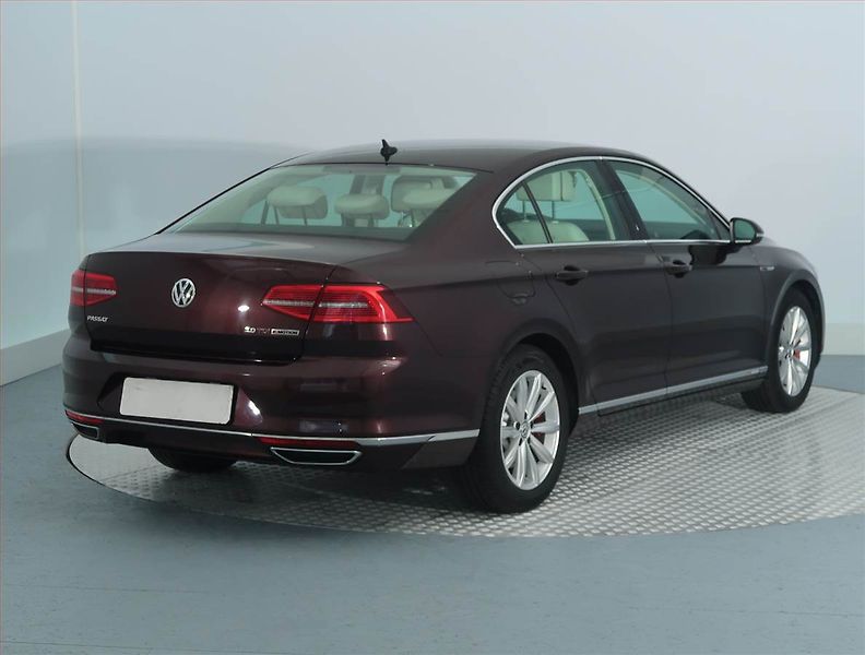 Volkswagen Passat (2015) Highline 2.0 BiTDI, 4X4 - fotka 5 z 13