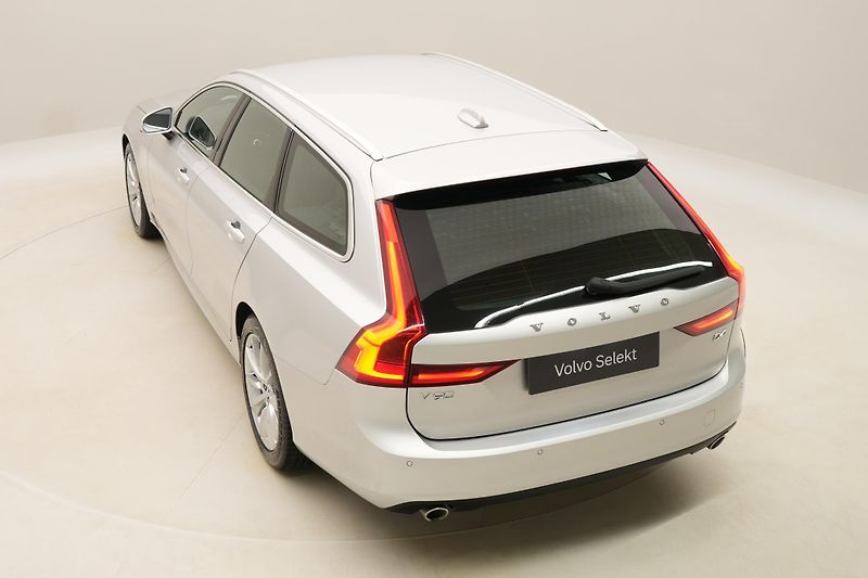 Volvo V90 D4 MOMENTUM AUT - fotka 18 z 39