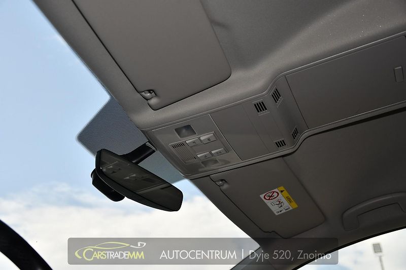 Volkswagen Touran 1.6TDi DSG  - fotka 42 z 48