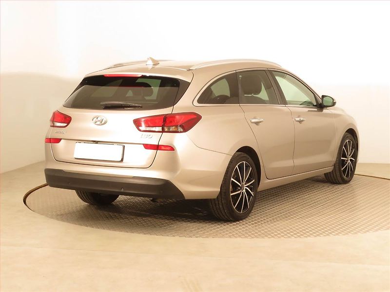 Hyundai i30 (2018) 1.6 CRDi, Serv.kniha, Navi - fotka 5 z 18