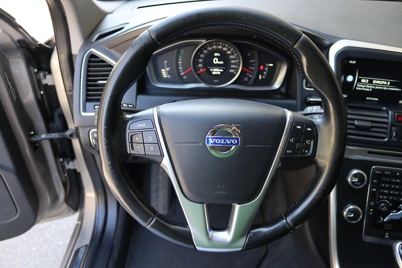 Volvo XC60 D4 2.0 133kW AT DPH - fotka 23 z 50
