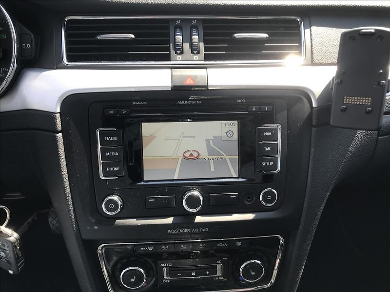 Škoda Superb 2,0 Automatická převodovka DSG - fotka 9 z 11