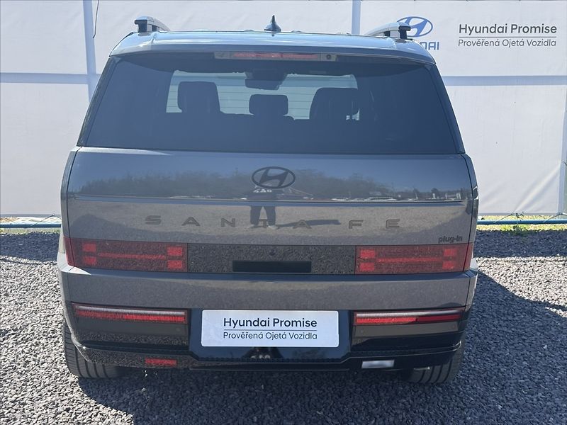 Hyundai Santa Fe 1,6 PHEV 185kW CALLIGRAPHY - fotka 21 z 22