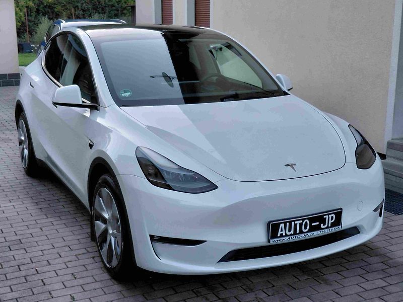 Tesla Model Y (2023) AWD Long Range - fotka 2 z 10