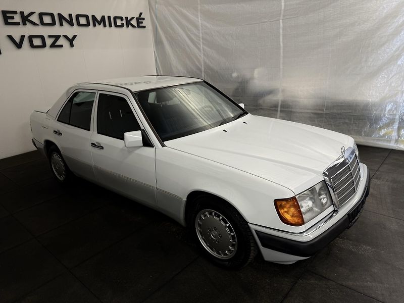 Mercedes-Benz Třídy E (1991) 2.3 , AT ,SERVIS DOLOŽEN! - fotka 3 z 34