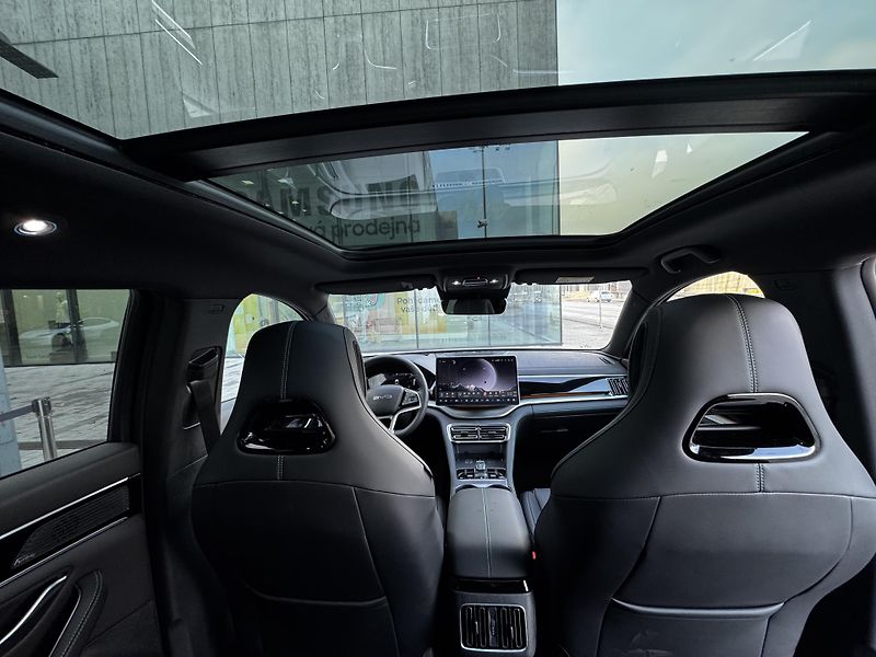 BYD Seal U (2025) DM-i Design AWD demo - fotka 8 z 10
