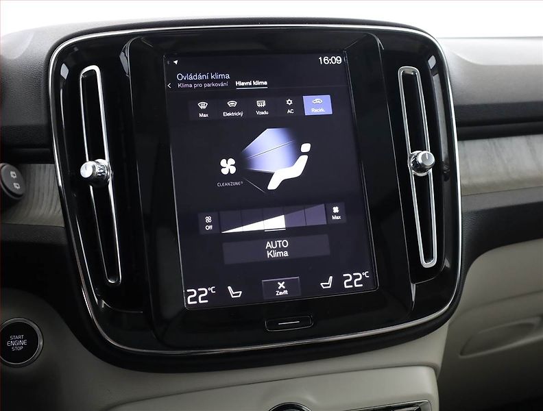 Volvo XC40 (2019) Inscription D3, Automat, Kůže - fotka 13 z 21