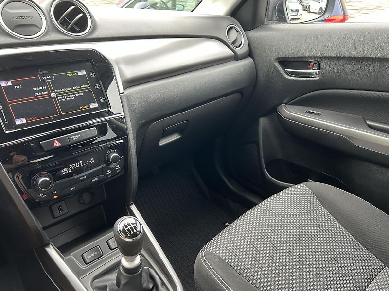 Suzuki Vitara (2022) 1.4 i 95 KW hybrid  - fotka 22 z 28