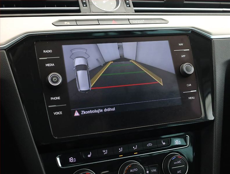 Volkswagen Passat (2017) 2.0 TDI, Automat, Kůže, Navi - fotka 14 z 21