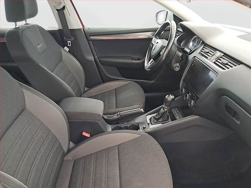 Škoda Octavia (2017) 2.0 TDI, Automat, Navi - fotka 9 z 18