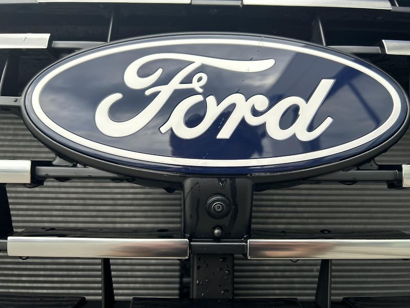 Ford Tourneo Custom Titanium L1 2.0 EcoBlue 110 kW - fotka 3 z 36
