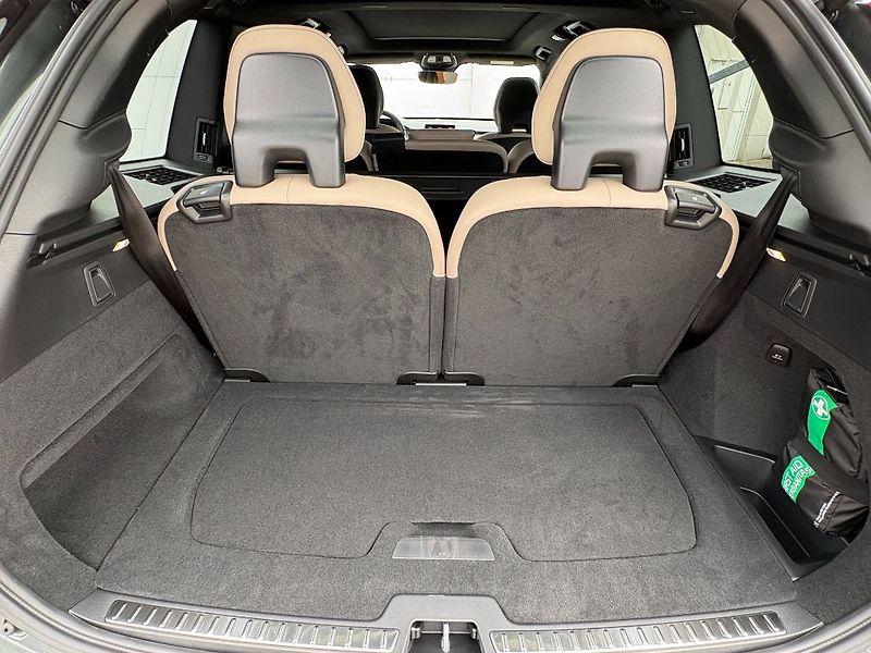 Volvo XC90 Plus Bright T8 299kW - fotka 19 z 26