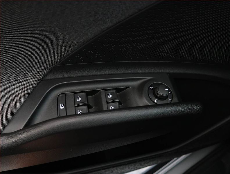 Škoda Enyaq (2023) 60 (62 kWh), SoH 92% - fotka 26 z 28