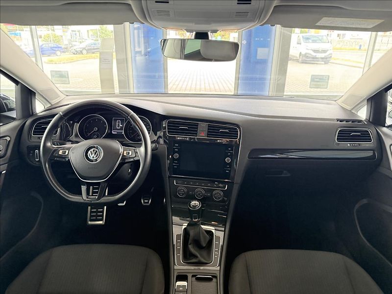 Volkswagen Golf 1,5   TSI 110kW,SOUND,SERVISKA - fotka 9 z 27