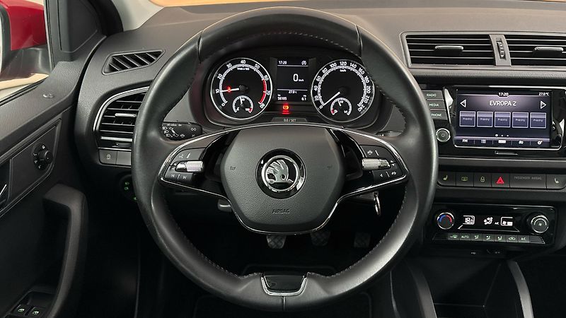 Škoda Fabia 1.0 TSI Ambition Combi - fotka 9 z 24