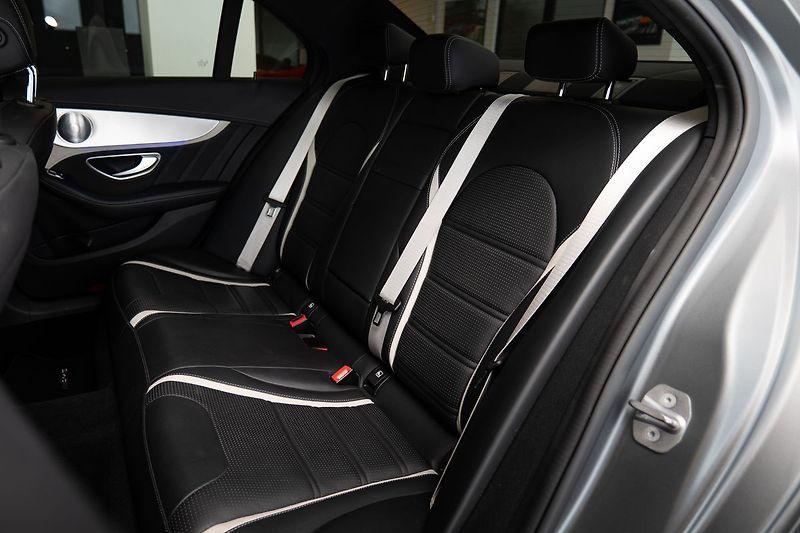 Mercedes-Benz Třídy C C63 S AMG Burmester/360/Pano - fotka 11 z 22