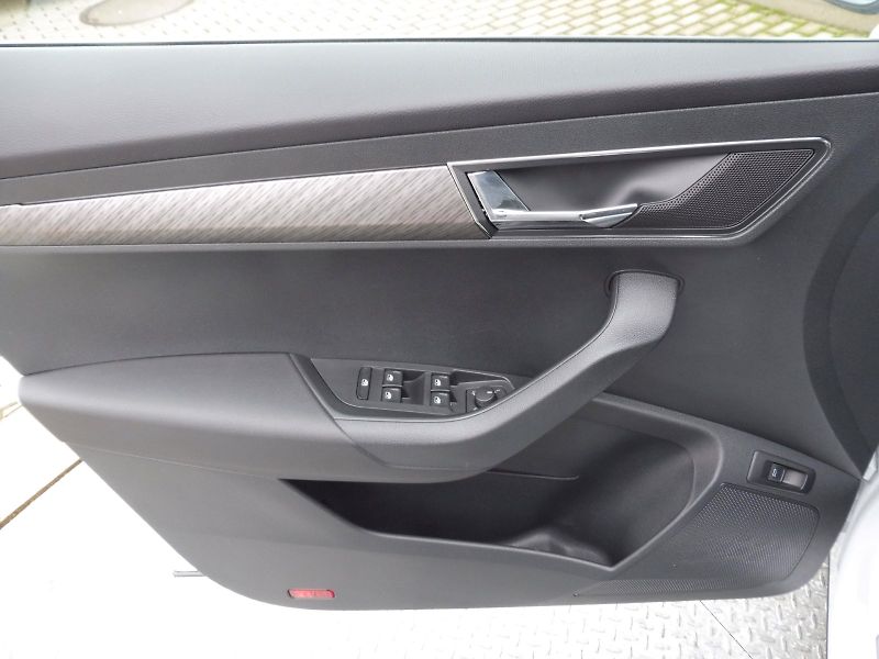 Škoda Karoq (2025) Top Selection 1,5 TSI 110kW - fotka 19 z 29