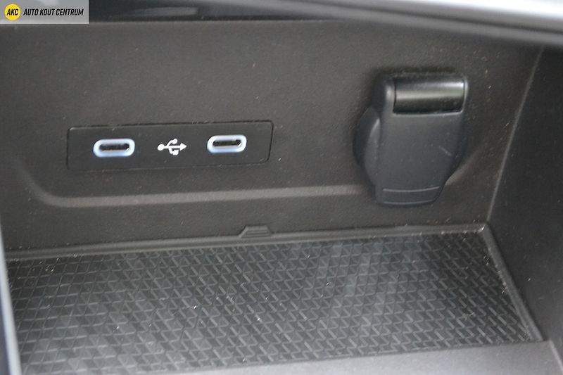 Renault Espace ICONIC E-TECH FULL HYBRID 200k - fotka 38 z 79
